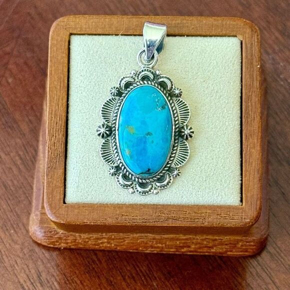 Vintage Estate Turquoise Necklace Pendant Unique Oval Framed Sterling Silver - Picture 1 of 5